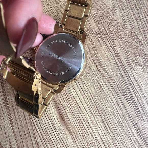 MVMT PEARL FACE CHUNKY GOLD WATCH - Picture 6 of 7